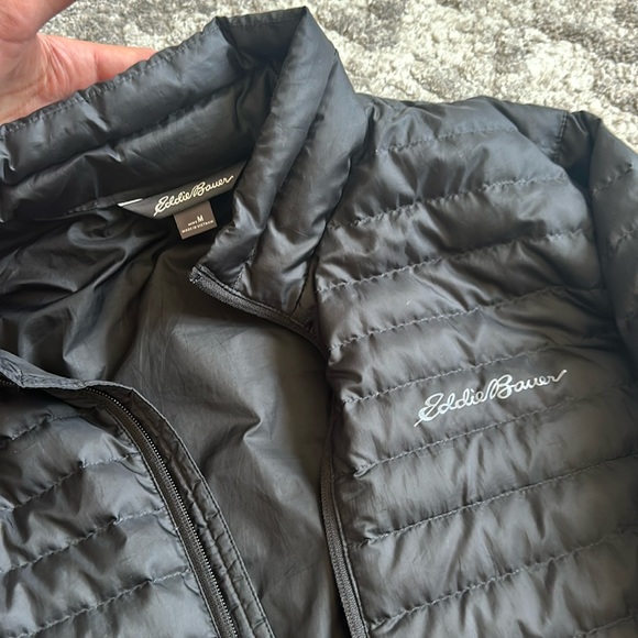 Black Eddie Bauer puffer jacket - Picture 2 of 4